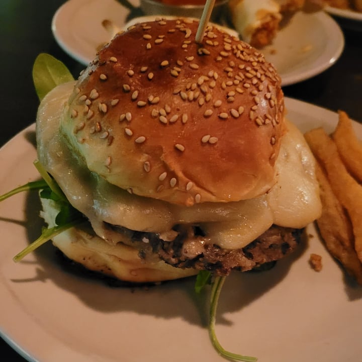 photo of Kutral Hamburguesa Vegana shared by @manudezan on  03 Oct 2023 - review