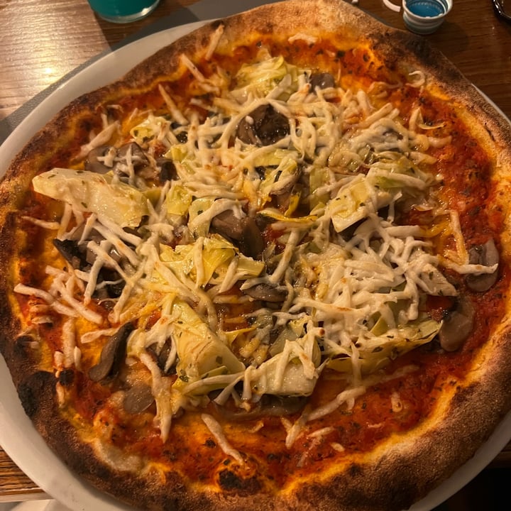 photo of Basil & Co. Pizza Vegana Con Funghi É Carciofi shared by @ladoc82 on  03 Oct 2023 - review