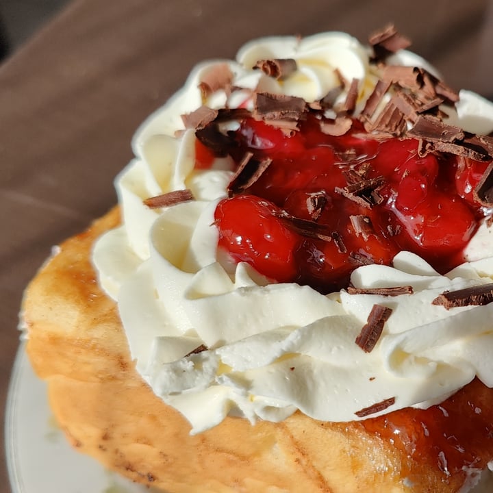 photo of Bunny's Nook Kitchen Black Forest Cinnamon Bun shared by @mikebroadhead on  14 Feb 2025 - review