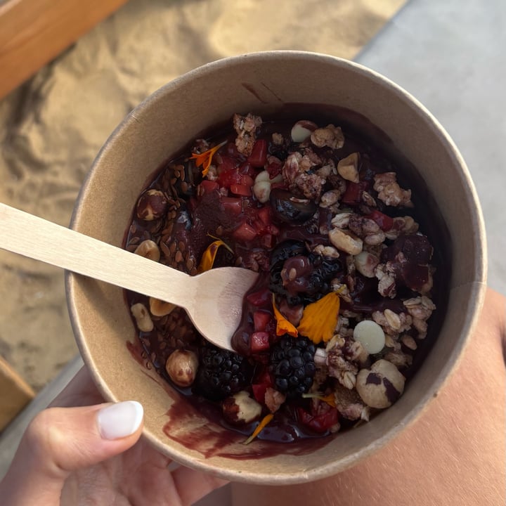photo of FarOut Beach Club acai bowl shared by @shadiamatz on  30 May 2025 - review