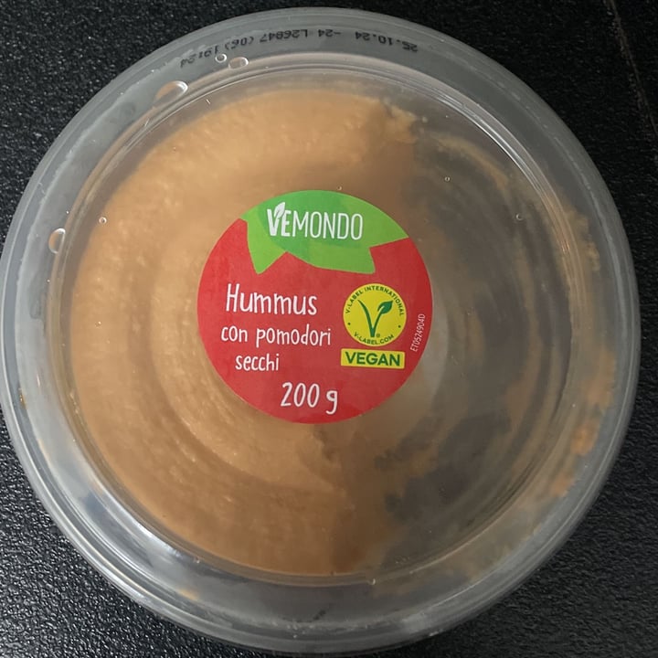 photo of Vemondo hummus con pomodori secchi shared by @sara238 on  08 Oct 2024 - review