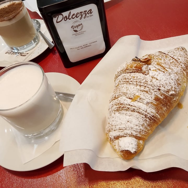 photo of Bar Dolcezza di Cuscunà Temistocle cornetto al cioccolato e latte di soia shared by @marydrago3 on  04 Sep 2025 - review