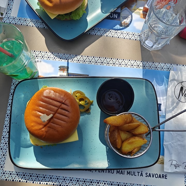 photo of Noi Restaurant Burger Vegetal shared by @nrl on  09 Jun 2024 - review