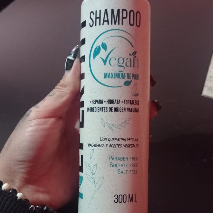 photo of Nefertiti Shampoo Keratina Vegana shared by @mayraponze on  03 Mar 2024 - review