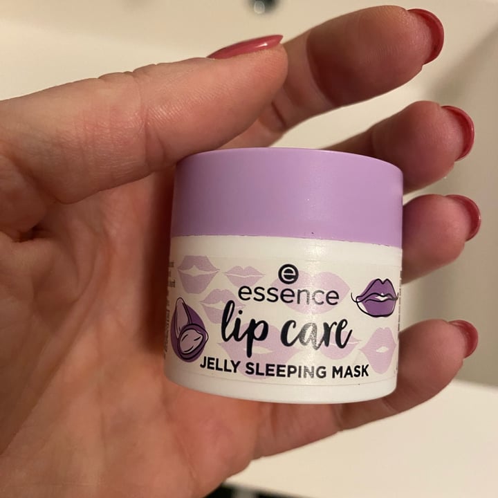 photo of Essence  lip care Jelly Sleep Mask shared by @ludotomasi on  23 Feb 2024 - review