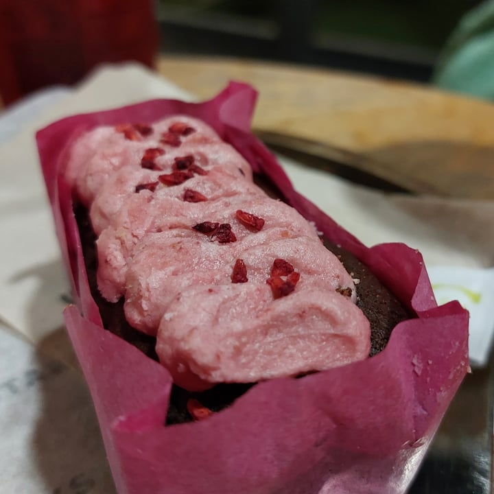 photo of Starbucks Rasberry Cake shared by @esthercasas on  29 Nov 2024 - review