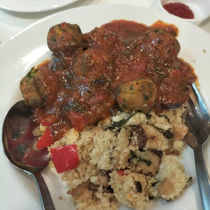 photo of IKEA Restaurant Vegetable balls couscous and tomato spinach ragout shared by @glitteryunicorn on  09 Jan 2024 - review