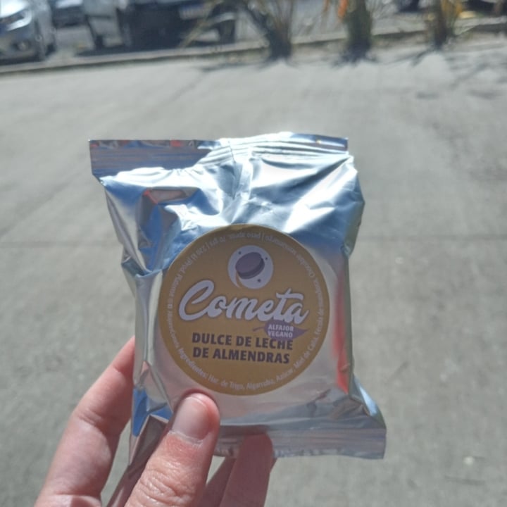 photo of Cometa Alfajor Con Dulce De Leche De Almendras shared by @marielmoon on  19 Aug 2023 - review