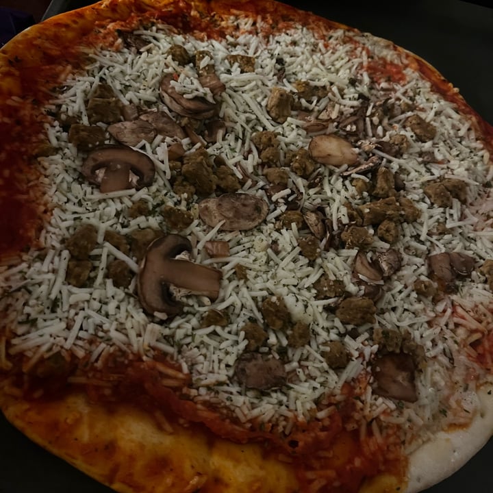 photo of Vegan Deli and Butcher Mushroom and Sausage Pizza shared by @vegancheese on  08 Feb 2024 - review