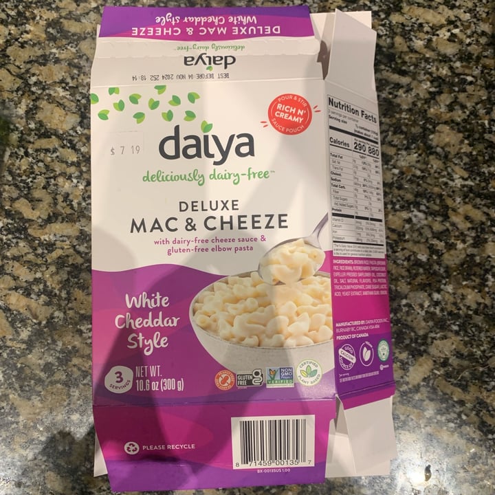 photo of Daiya Deluxe Mac and Cheese White Cheddar Style shared by @colphax on  21 Nov 2024 - review