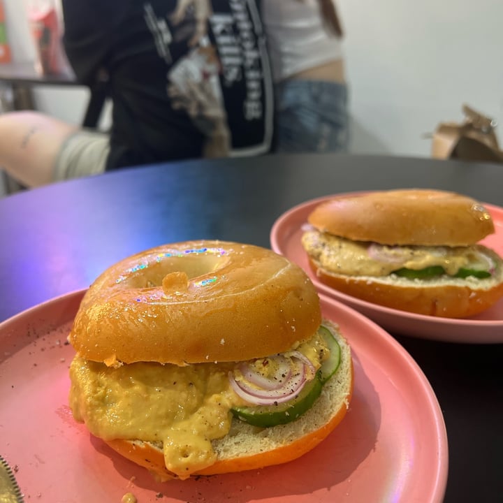 photo of Pancakes and Friends Hummus Bagel shared by @consciouscookieee on  08 Sep 2023 - review