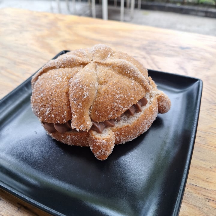 photo of Miga Vegana pan de muerto natilla de chocolate shared by @mireyavegana on  05 Oct 2024 - review