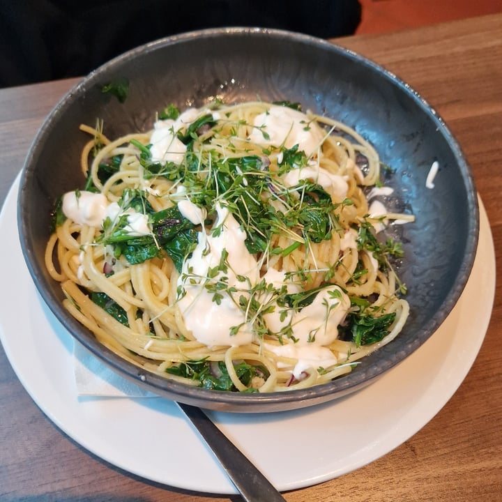 photo of Thermenrestaurant Spaghetti mit veganer Spinat-Sour Cream shared by @janaplantpowered on  21 Jan 2024 - review