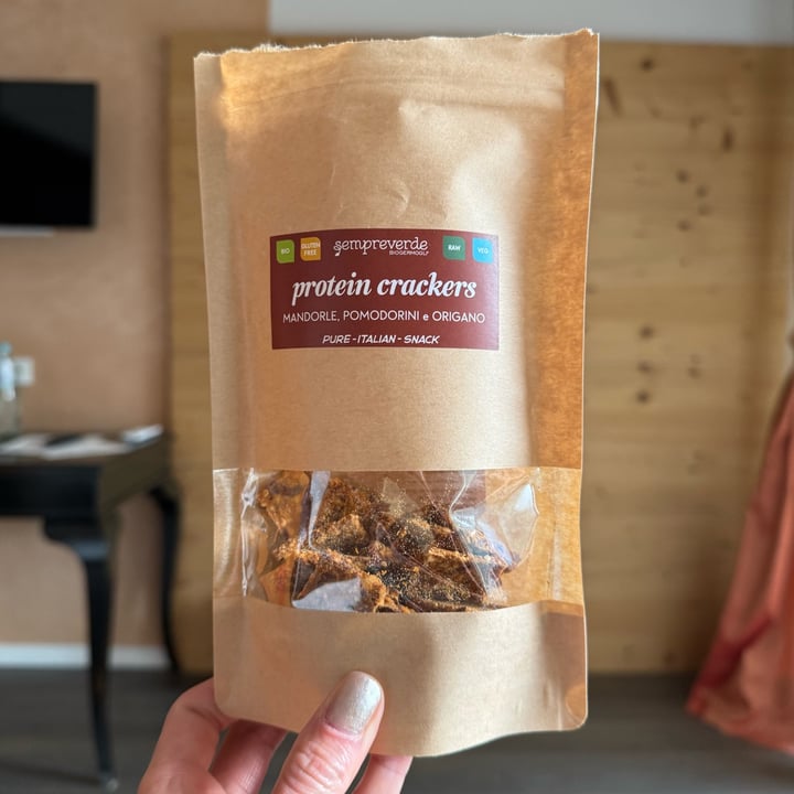 photo of SempreVerde Protein crackers mandorle, pomodorini e origano shared by @jennyfaye on  30 Sep 2025 - review