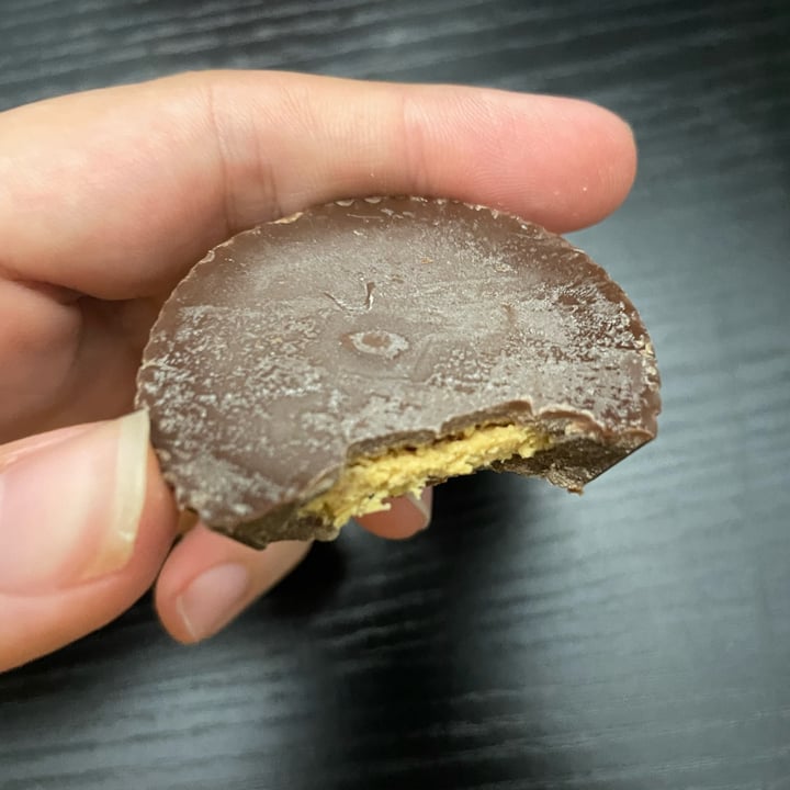 photo of Hershey's Reese’s Plant Based shared by @thevagrantvegan on  08 Oct 2023 - review