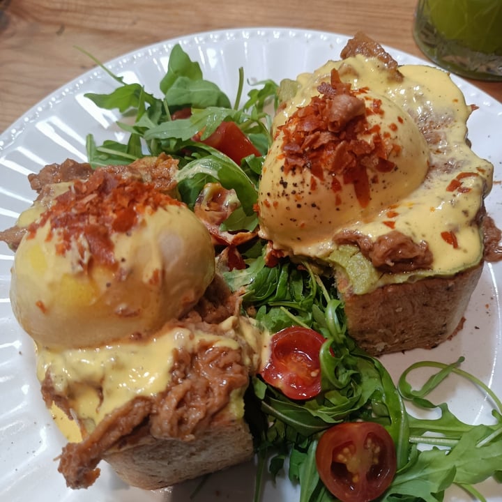 photo of Frutas Prohibidas huevos Benedict Con Pullpork shared by @tanialba on  31 Oct 2023 - review