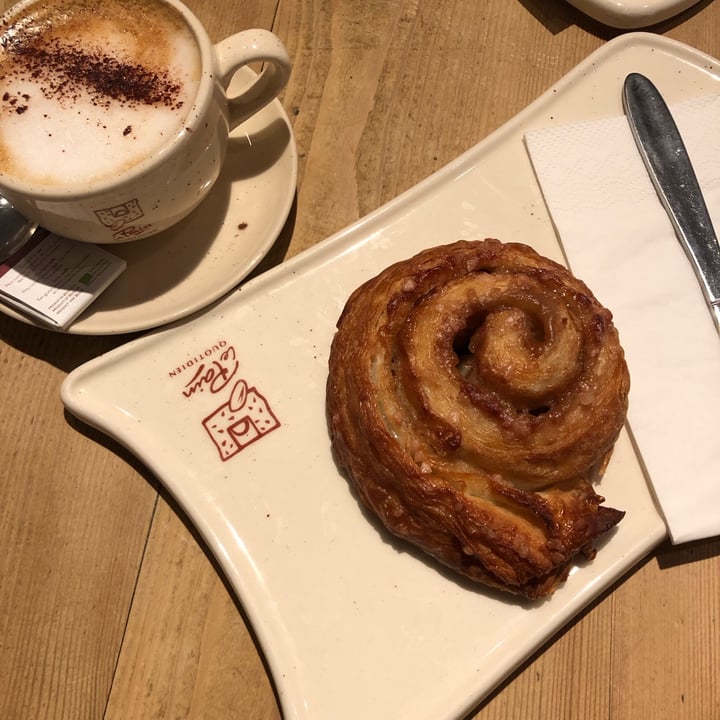 photo of Le Pain Quotidien cinnamon roll shared by @frappa on  21 Nov 2023 - review