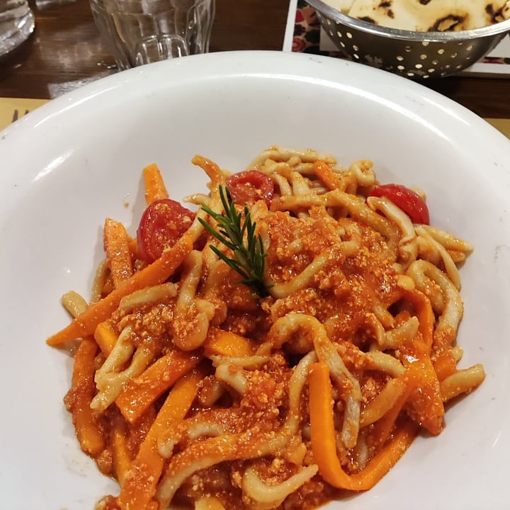 photo of La Mi Mama Strozzapreti alla verna con ragù di tofu, zucca e pomodori confit shared by @elivegg on  17 Jan 2024 - review