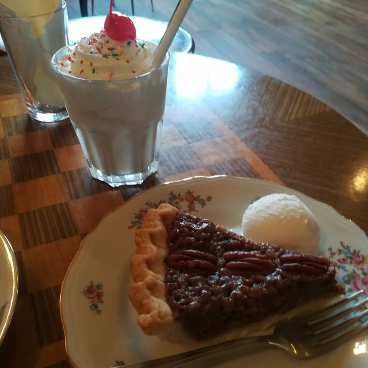 photo of Snug The Comfort Café pecan pie shared by @violinoviola on  26 Jun 2024 - review