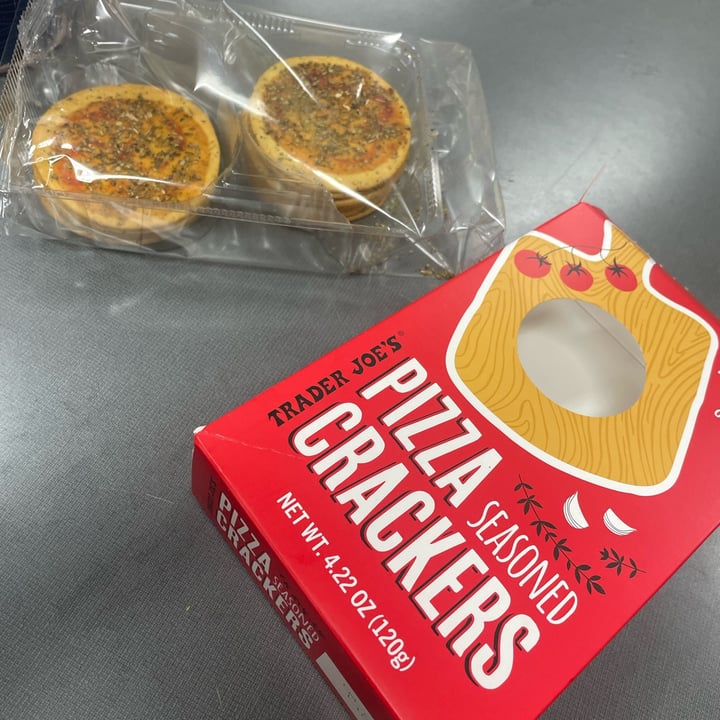 photo of Trader Joe's Pizza Crackers shared by @clarendiee on  11 Jul 2024 - review
