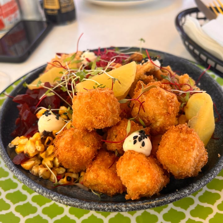 photo of Surf Riders Cafe Vegan Tofu Poke Bowl shared by @platosrose on  01 Feb 2024 - review