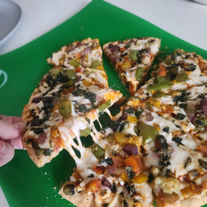 photo of Daiya Fire-Roasted Vegetable Pizza shared by @picklesnickels on  04 Oct 2024 - review