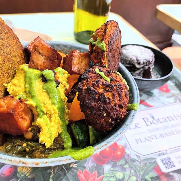 photo of Le Botaniste Veggie Balls and Brownie shared by @themoistvegan on  15 Apr 2025 - review