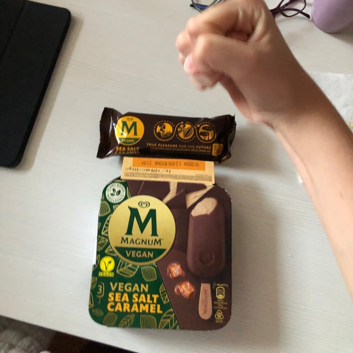 photo of Magnum magnum vegan sea salt caramel shared by @eliiiiiiiiii8i on  18 Aug 2023 - review