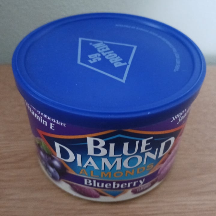 photo of Blue Diamond Blueberry Almonds shared by @heartartichokehearts on  20 Aug 2023 - review