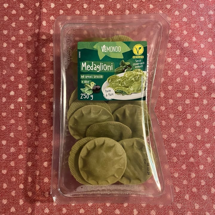 photo of Vemondo Medaglioni Agli Spinaci, Broccoli E Olive shared by @gemmadiciliegio on  31 Jan 2024 - review