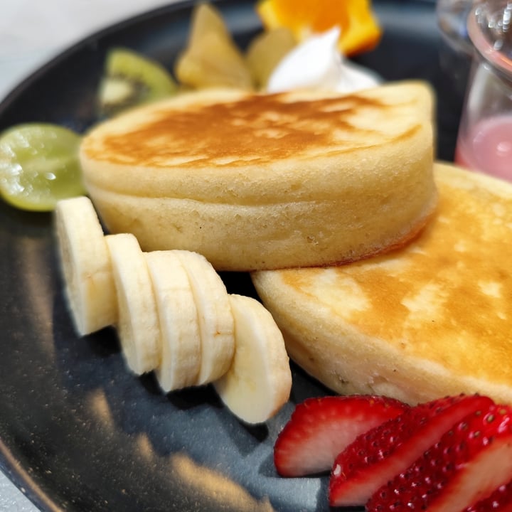 photo of Vegan Cafe Tsukineko Rice Pancakes shared by @rominaguch on  02 Sep 2025 - review