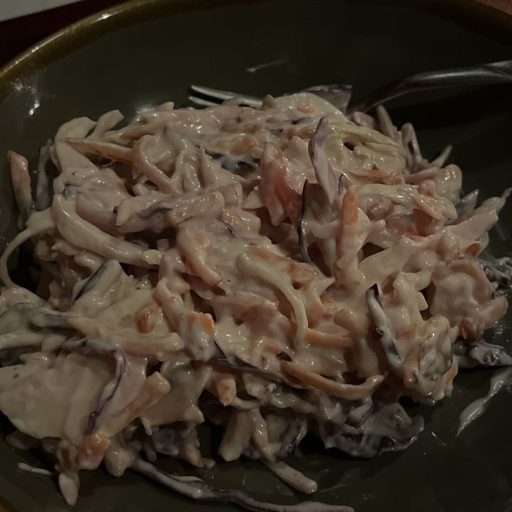 photo of The Millenium Autentico Irish Pub Original Guinness coleslaw vegano shared by @aurylois on  17 Dec 2024 - review