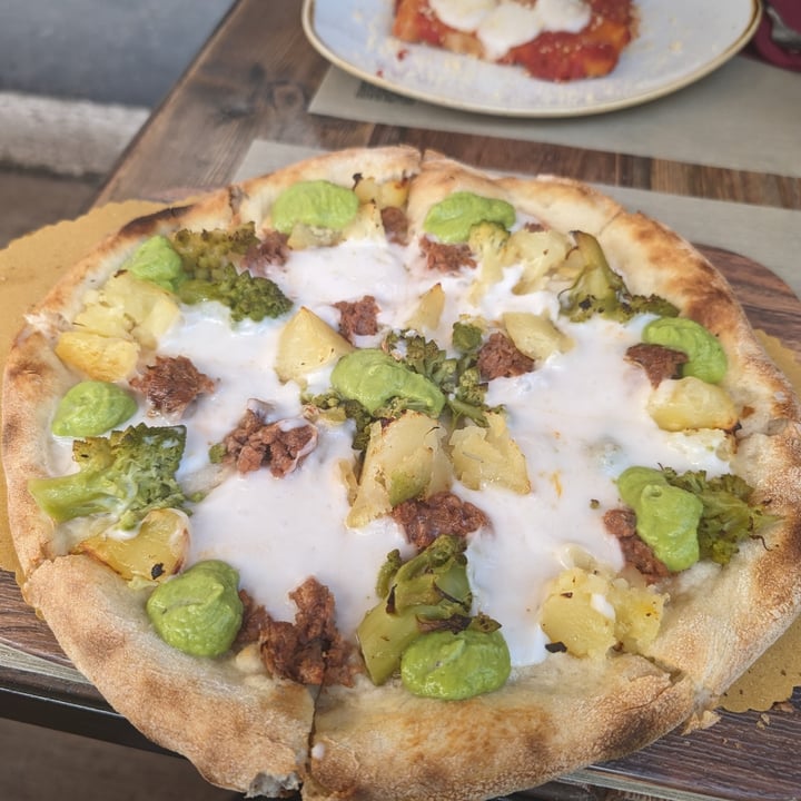 photo of Rifugio Romano Pizza Broccolona shared by @conjuringwanderlust on  03 May 2024 - review
