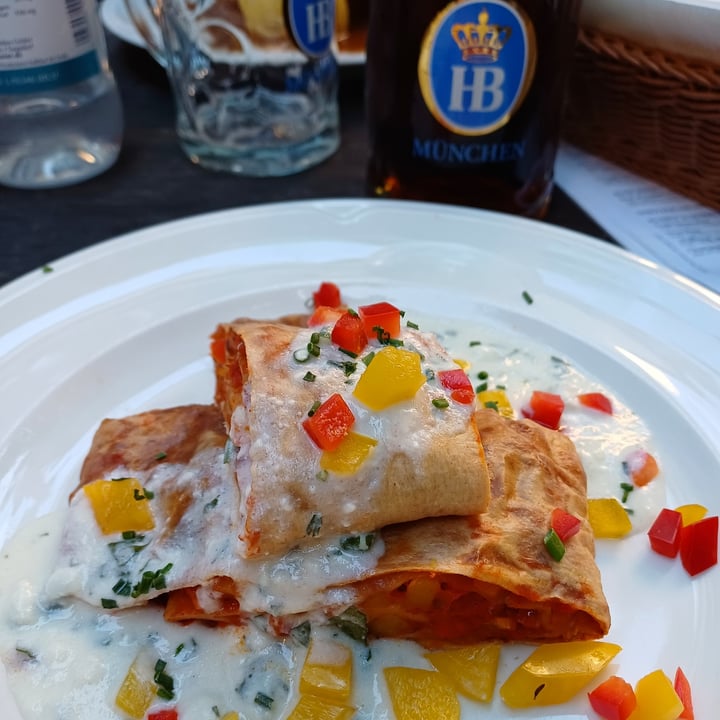 photo of Hofbräu München Strudel di verdure con yogurt vegetale shared by @gelfialice on  26 Sep 2024 - review