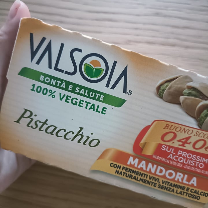 photo of Valsoia yogurt pistacchio shared by @aribes on  25 Aug 2023 - review