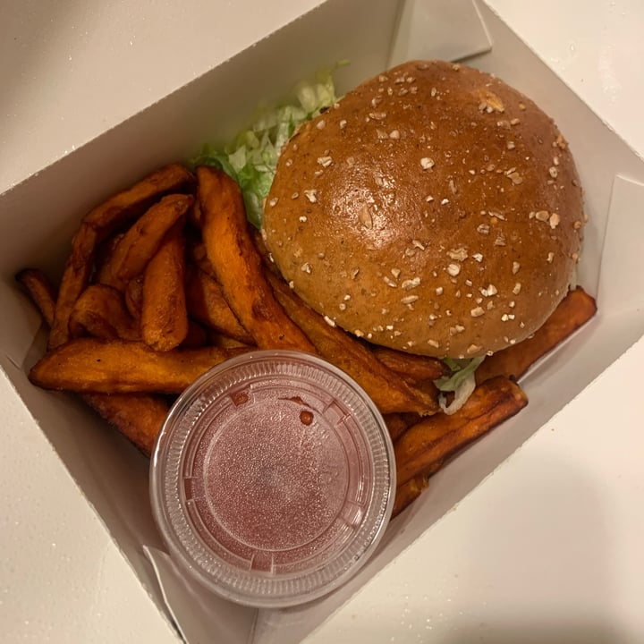 photo of Veggie Grill Kids’ Veggie Burger shared by @roserose on  02 Dec 2023 - review