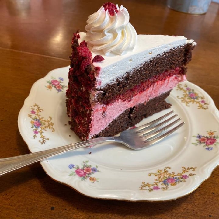 photo of Snug The Comfort Café Oregon cake shared by @manekineko on  13 Sep 2023 - review