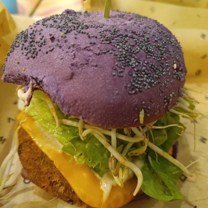photo of Flower Burger flower burger shared by @luana92 on  06 Nov 2024 - review