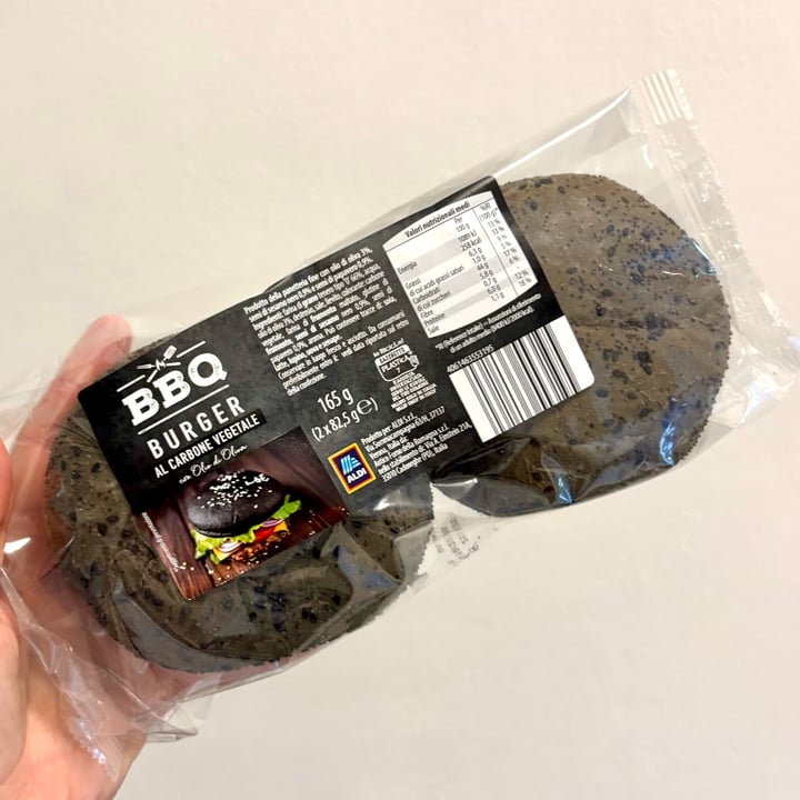 photo of ALDI Burger BBQ al carbone vegetale shared by @franvegg on  04 Sep 2025 - review