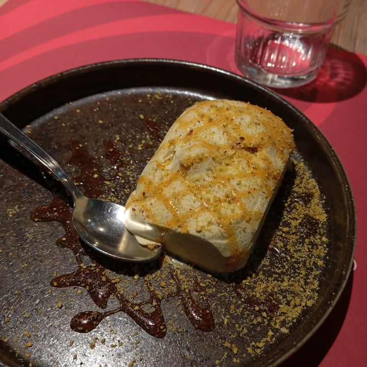 photo of Pizzeria Fratelli Roselli Semifreddo Al Pistacchio Vegano shared by @beavegan on  08 Jan 2025 - review