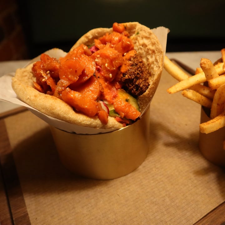 photo of Brassica at Easton Town Center falafel sandwich shared by @614brandonmoore on  16 Apr 2025 - review