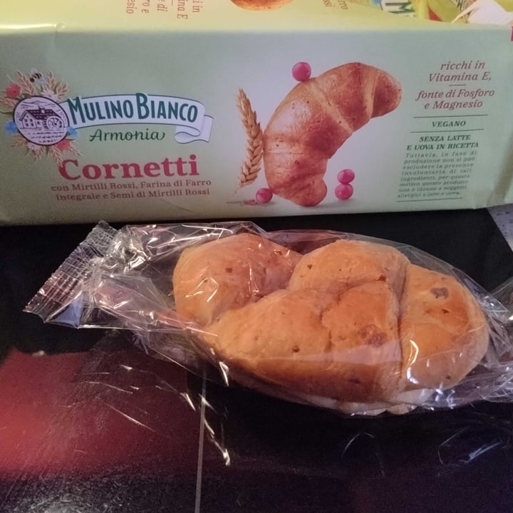 photo of Mulino Bianco Cornetti con Mirtilli Rossi, Farina di Farro Integrale e Semi di Mirtilli Rossi shared by @laverbena on  23 Jun 2025 - review