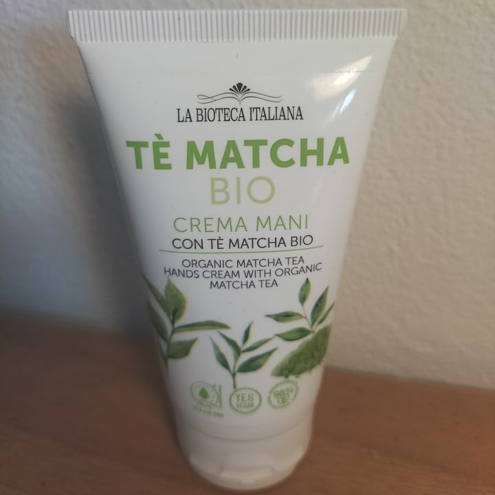 photo of La Bioteca Italiana Crema Mani Con Tè Matcha Bio shared by @sofia46 on  03 May 2024 - review