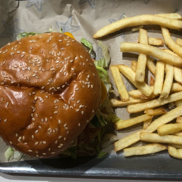 photo of Foster's Hollywood Veggie Burger shared by @ramseier on  30 Apr 2024 - review