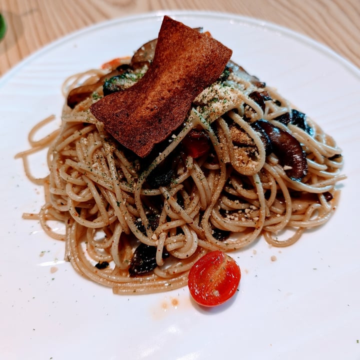 photo of Brown Poodle Cafe Spaghetti Aglio Olio with Truffle Oil shared by @stevenneoh on  18 Mar 2024 - review