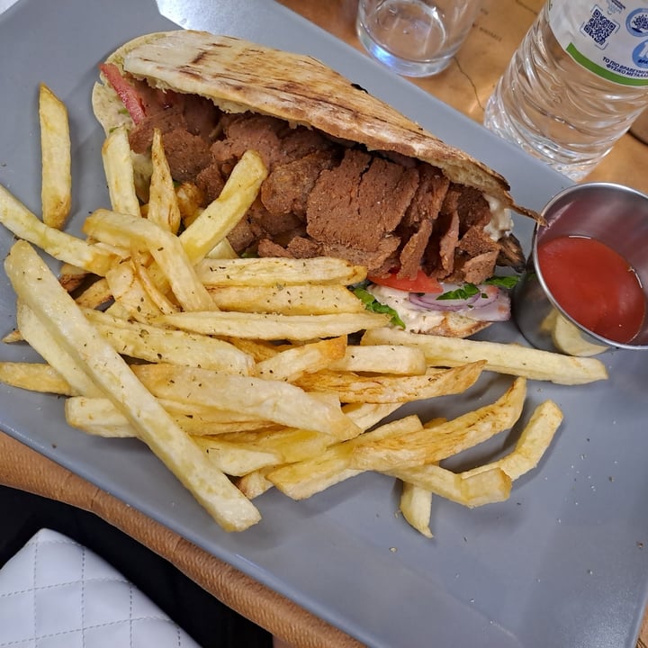 photo of Psitopolio Megas Vegan Gyros Pita Arabic shared by @animalsright on  12 Aug 2025 - review