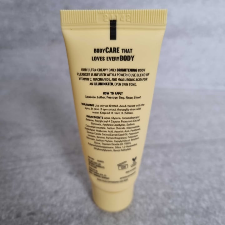 photo of Isle of Paradise body cleanser shared by @martieffe90 on  13 Aug 2024 - review