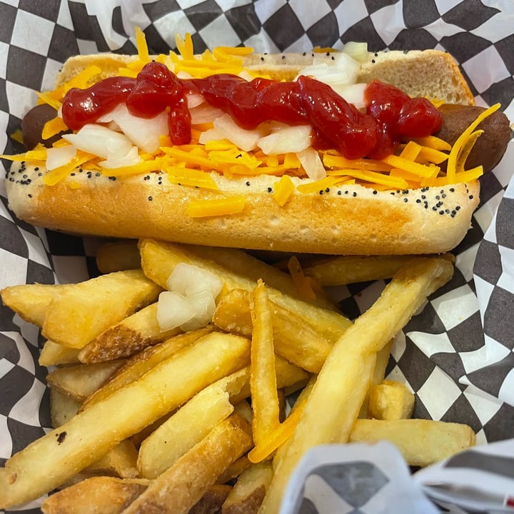 photo of Mel's Diner Vegan Cheese Dog shared by @tofutrey on  25 Jul 2025 - review