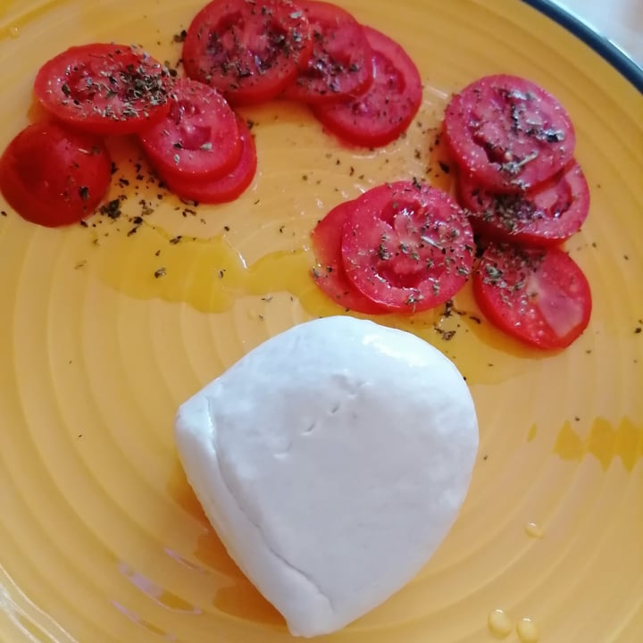 photo of Dreamfarm Alternativa vegetale alla mozzarella shared by @alevale on  03 Sep 2023 - review