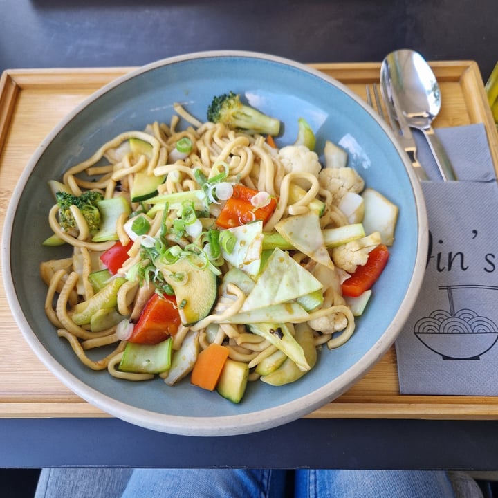 photo of Jin's Ramen Hietzing Gemüse Banmian shared by @janaplantpowered on  28 Sep 2024 - review